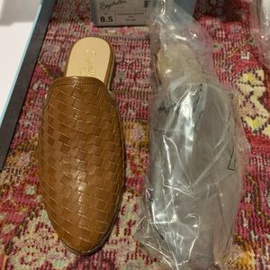 BRAND NEW Seychelles Knickknack Mule